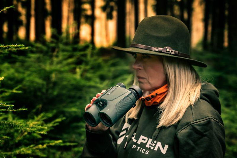 Alpen Apex XP 10x42 LRF binokulár s dálkoměrem