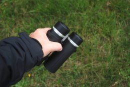 Dalekohled s otevřeným středem se velmi dobře drží. Dalekohled s otevřeným středem se velmi dobře drží.